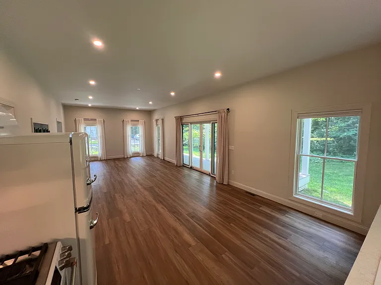 1748 South Rd — Photo 9