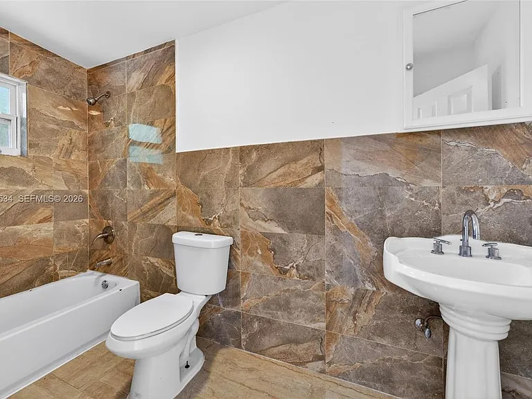 1350 NE 149th St #2 — Photo 15
