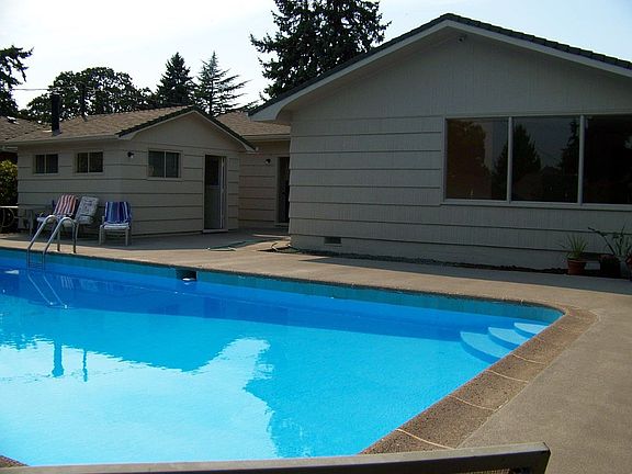 Back/Pool House
