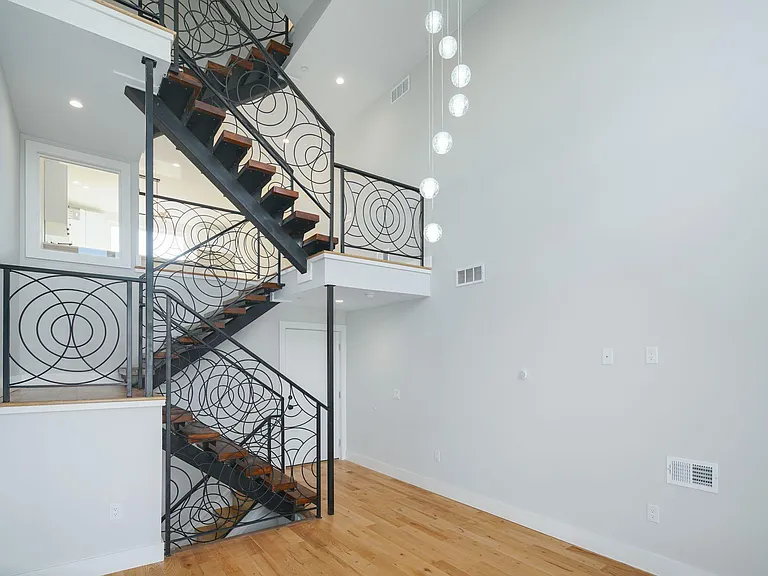 2454 Dickinson St — Photo 23