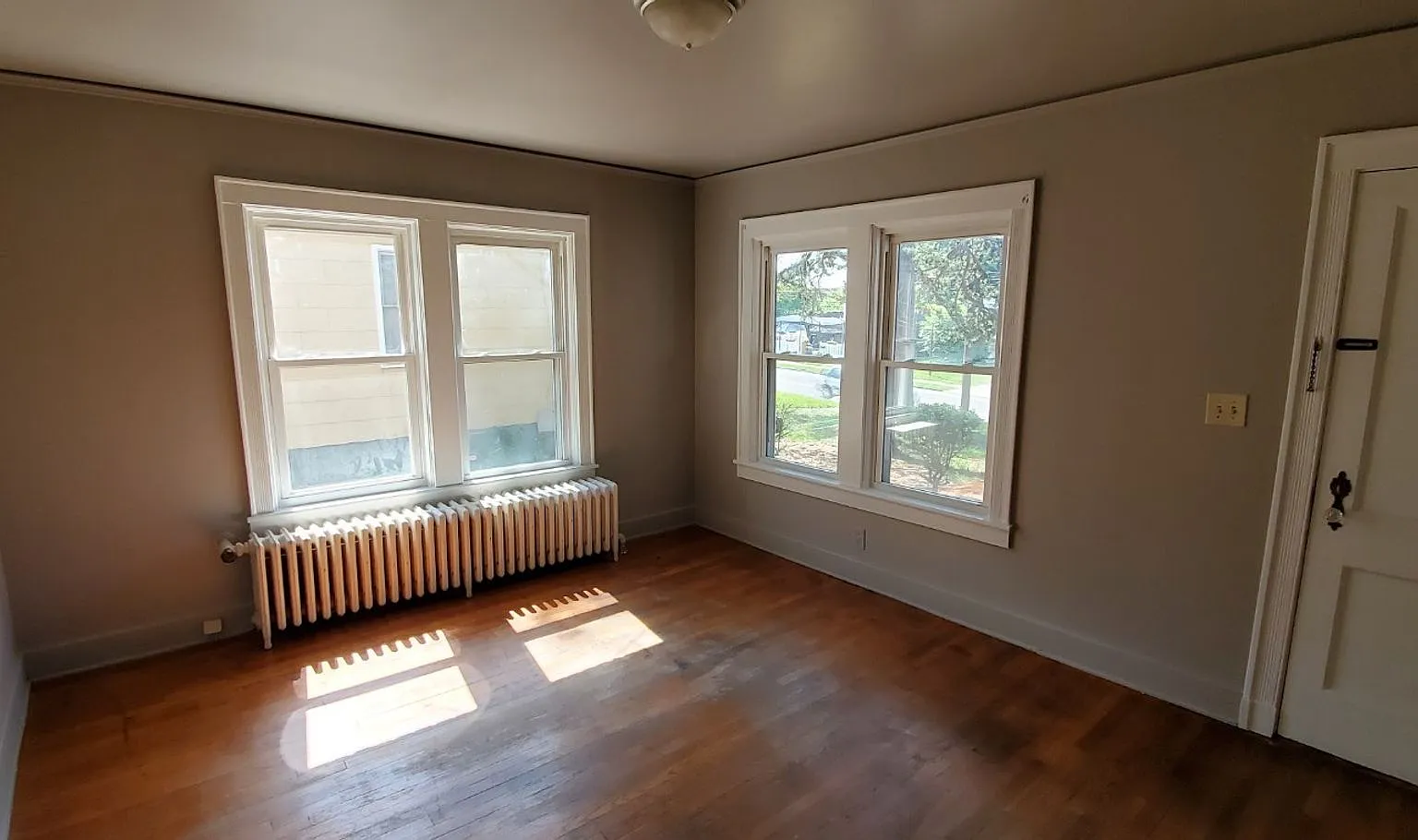 1 Bedroom 1 Bathroom Duplex! — Photo 3