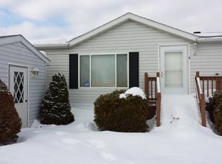 24801 Chinook Ct, Flat Rock, MI