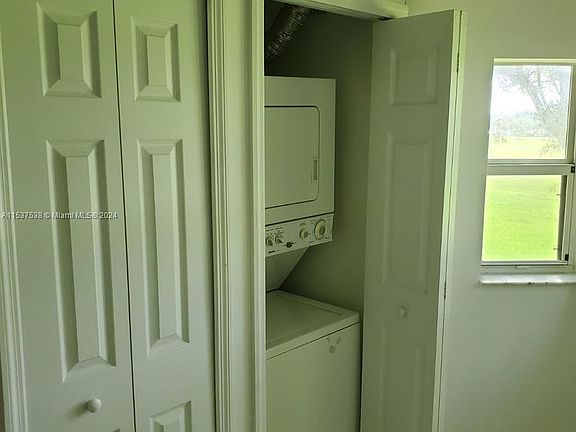 5th image of 980 NE 33rd Ter Unit 202
