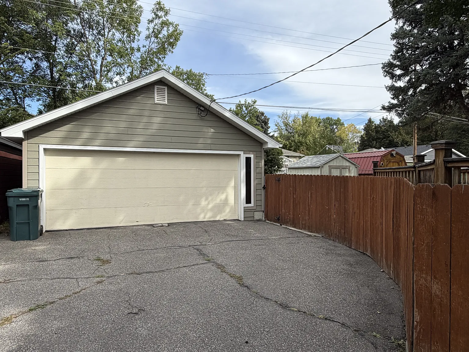 1019 Poly Dr — Photo 2