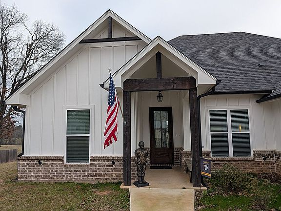 3rd image of 15288 Madison Ln