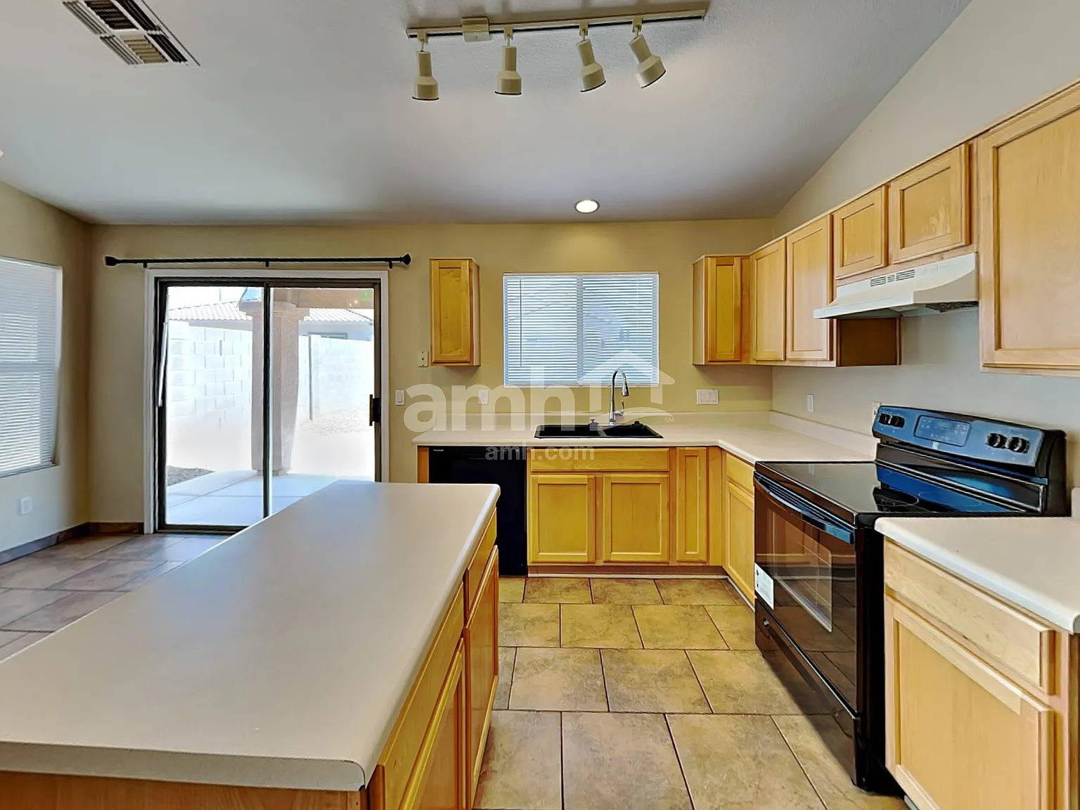 3 bed, 2.0 bath, 1590 sqft, $2,040 — Photo 4