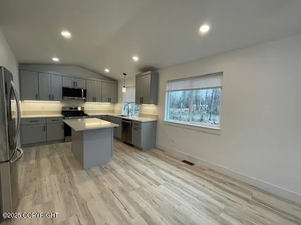 2033 E Chickaloon Rd, Wasilla, AK 99654