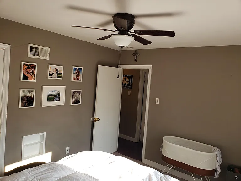 Master bedroom (photo 2)