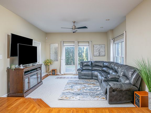 4th image of 2559 Canterbury Rd