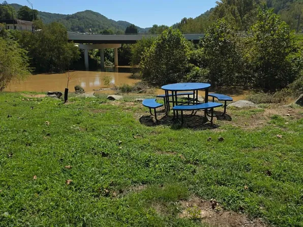 Fulton St, Burnsville, WV 26335