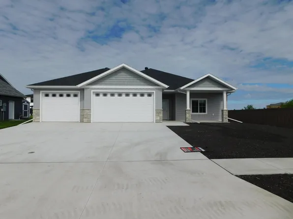 4203 Pine Pkwy S, Fargo, ND 58104