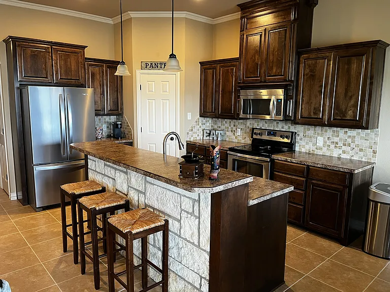 eat in kitchen with bar