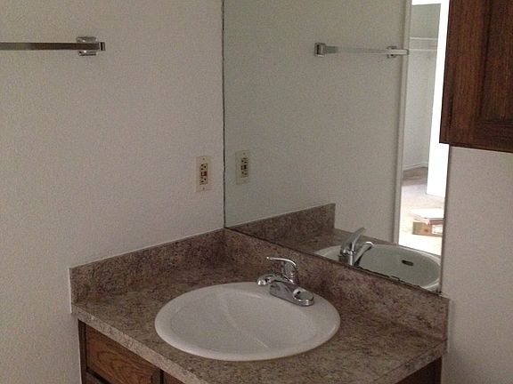 4th image of 718 Lariat Ln APT A