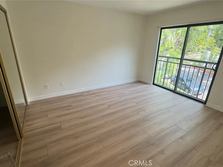 1211 N Columbus Ave — Photo 7
