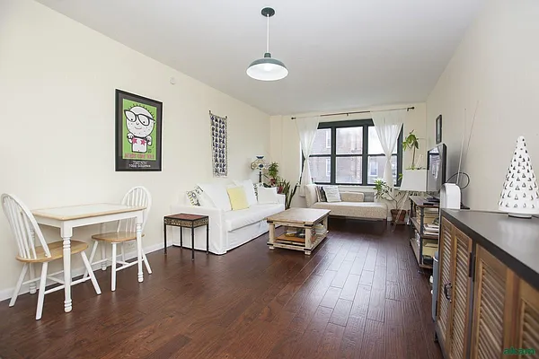 Sold by Akam Sales and Brokerage | media 18