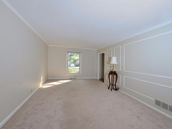 4th image of 402 Leawood Dr