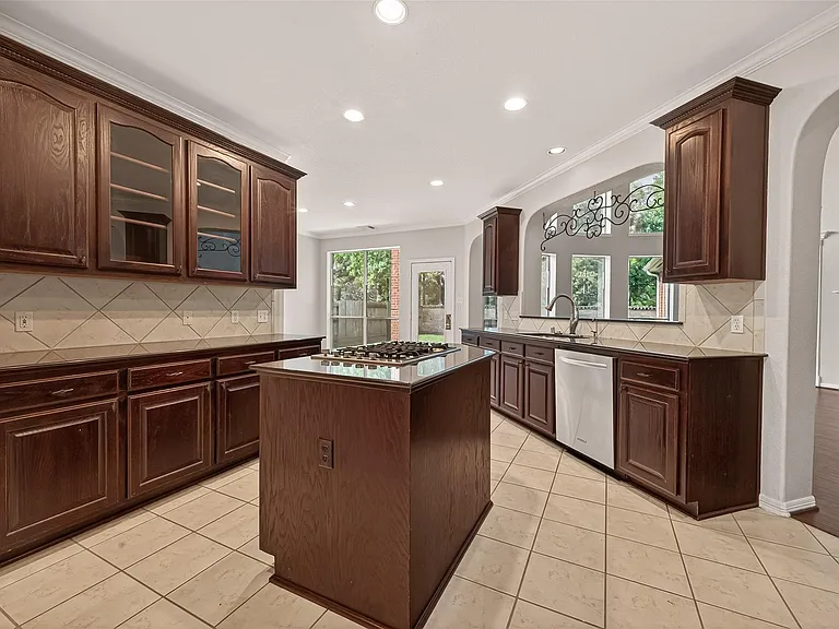 8110 Clearwater Xing — Photo 17