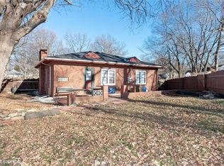 202 SW Lakeview Blvd, Lees Summit, MO 64063