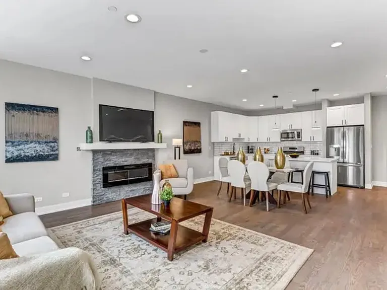 2536 N 72nd Ct — Photo 4