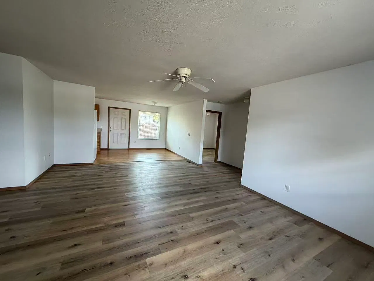 3 bed, 1358 sqft, $1,595 — Photo 2