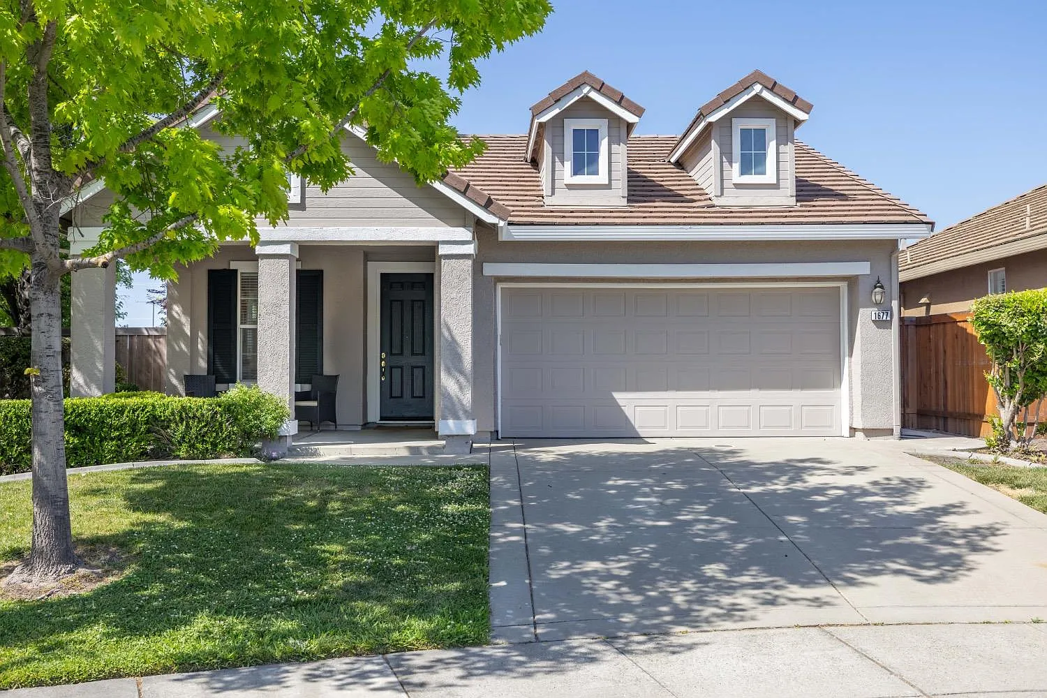 1677 Vosspark Way photo 1