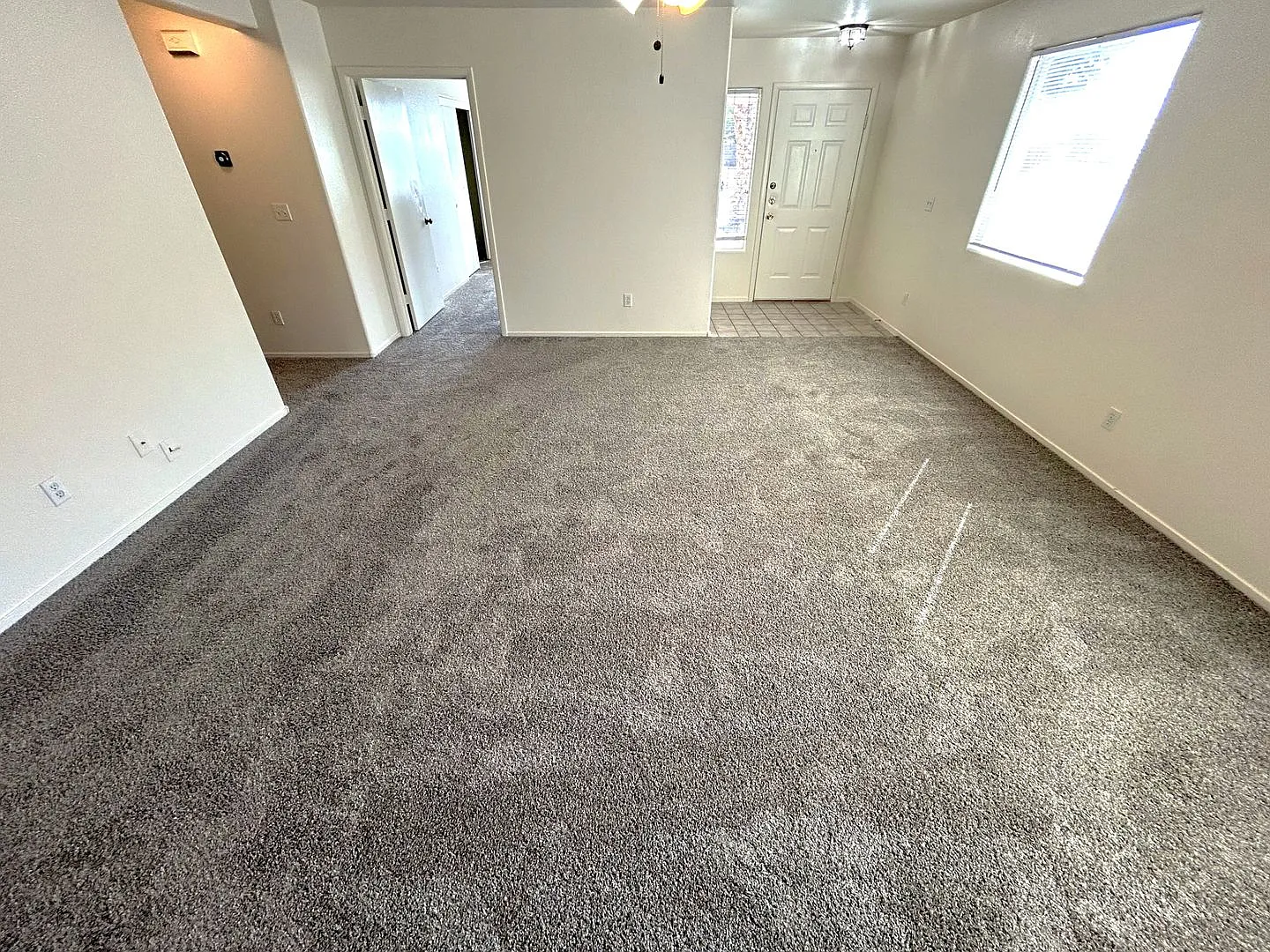 Beautiful 3 Bedroom 2 Bathroom House, Located In A Wonderful Gated Community — Photo 2