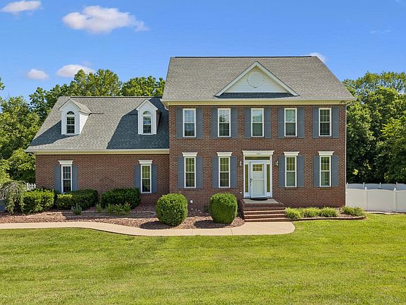 2nd image of 1404 Brook Dr
