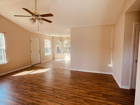 5th image of 64 Pelican St