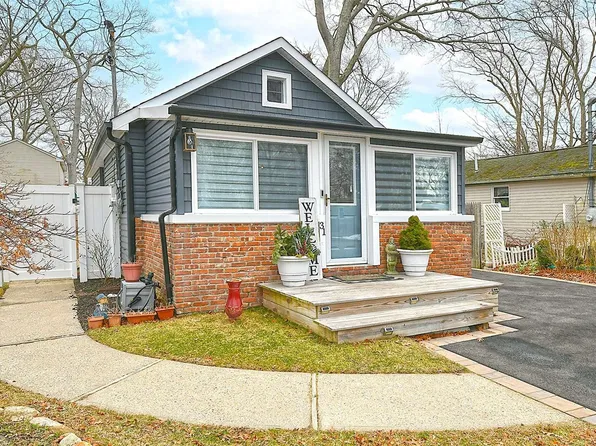 31 Sherman Street, Patchogue, NY 11772