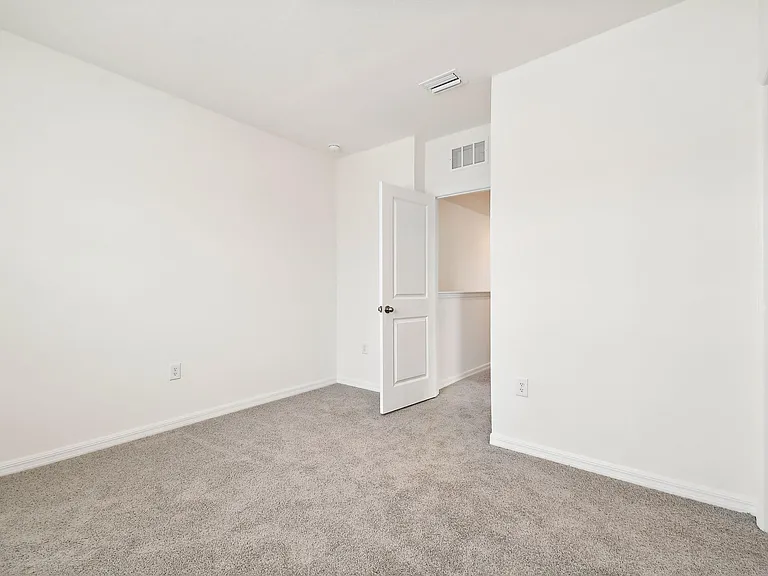 32943 Regent Canal St — Photo 37