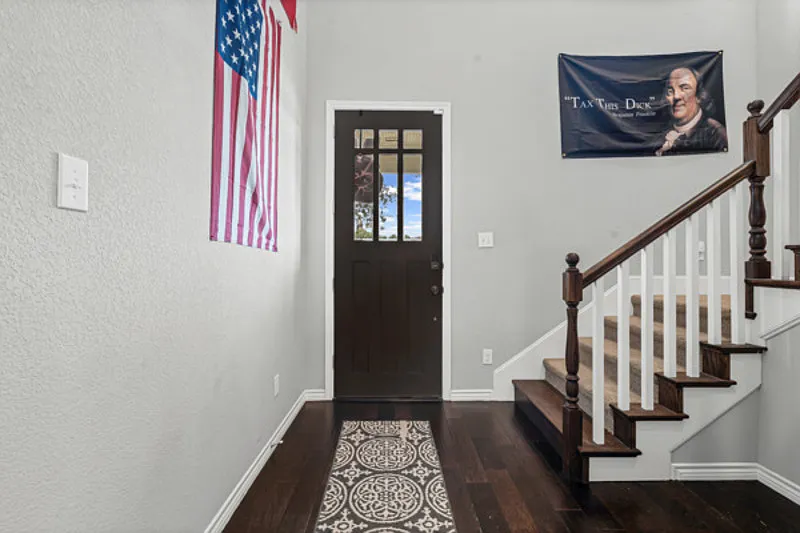 4 bed, 4.0 bath, 2577 sqft, $5,500 — Photo 3