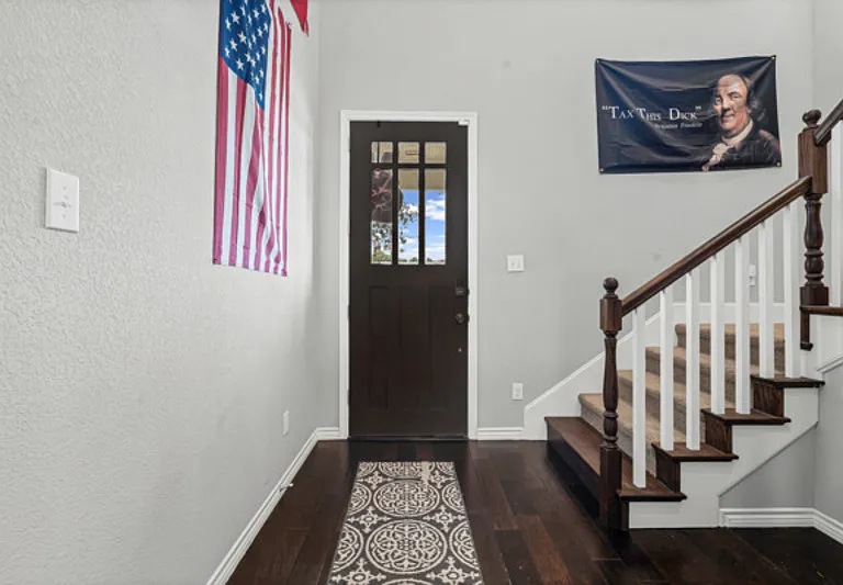 2409 W Robert St — Photo 3
