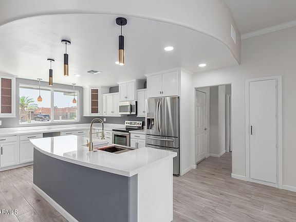 3rd image of 10650 W BOSWELL Boulevard