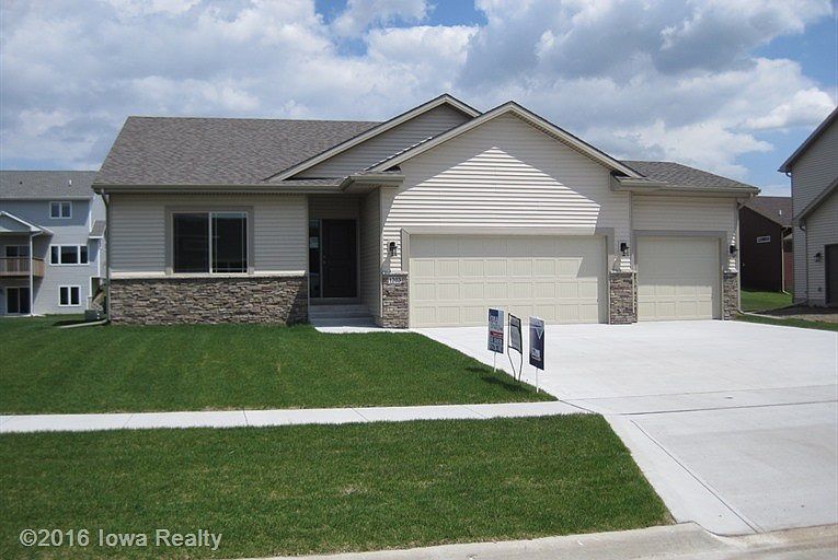 1st image of 1203 NW Orchard Dr