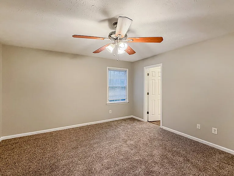 140 Loxley Ct — Photo 11
