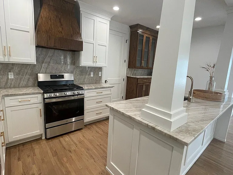 1402 N Main St — Photo 18