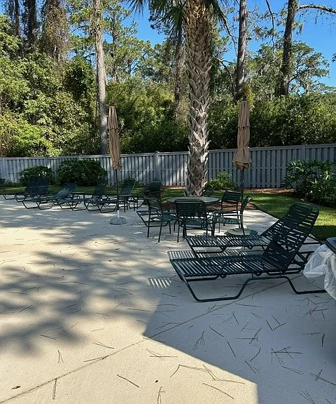 Swimming pool lounges