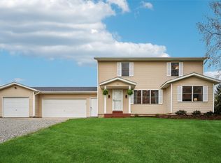 153 Holland Dr, Pella, IA 50219