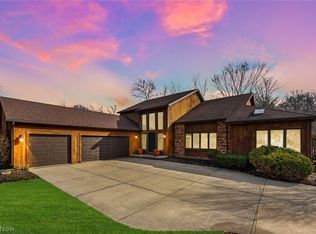 7467 Hermitage Rd, Concord Township, OH 44077