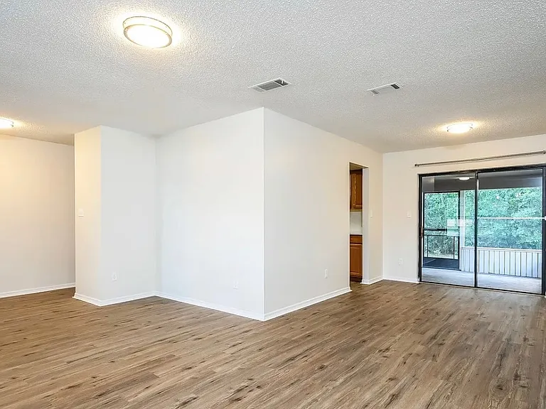395 Eagle Cir — Photo 10