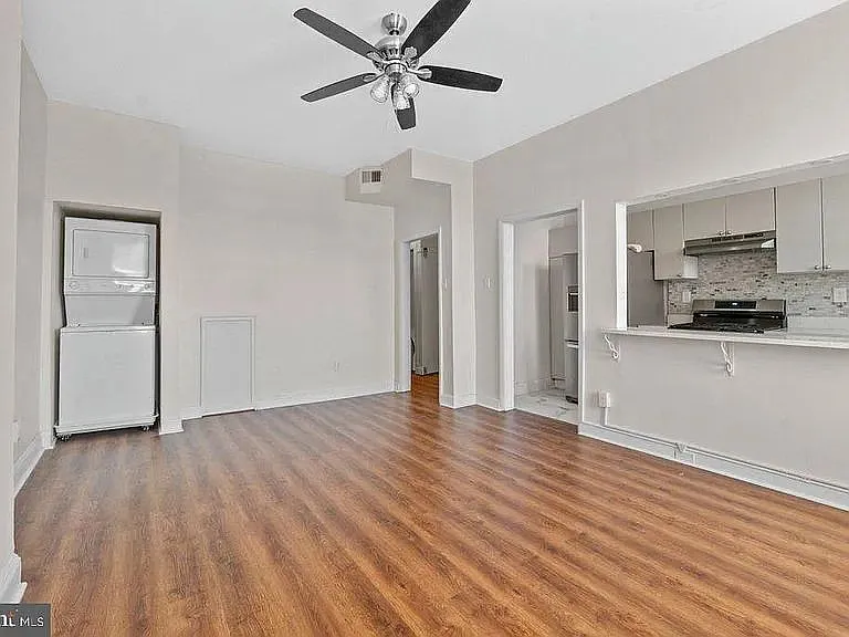 Updated 2BR Top-Floor Apartment | In-Unit Laundry + Free Parking | $1,500 — Photo 3