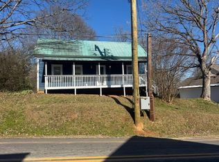 5608 Pine St, Flowery Branch, GA 30542