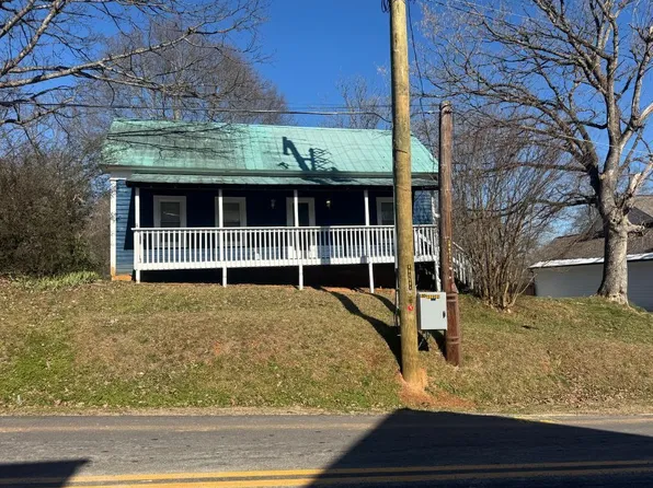 5608 Pine St, Flowery Branch, GA 30542