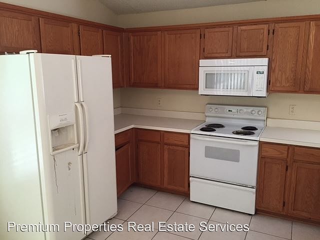 2nd image of 653 Silver Birch Pl
