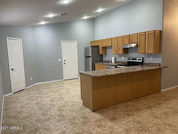 5th image of 701 W Buist Ave