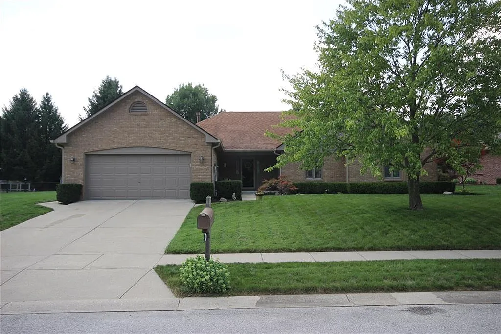 944 New Harmony Dr photo 1