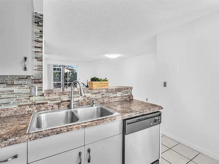 800 Sorrento Dr #2 — Photo 4