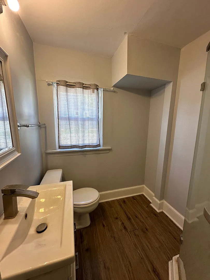 1201 Elizabeth St — Photo 2