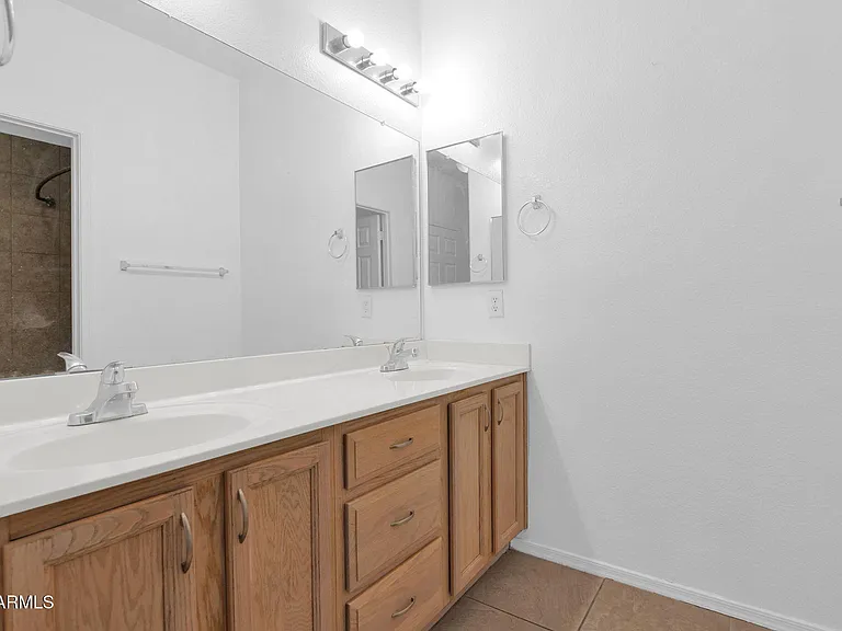 5820 S 26th Pl — Photo 15