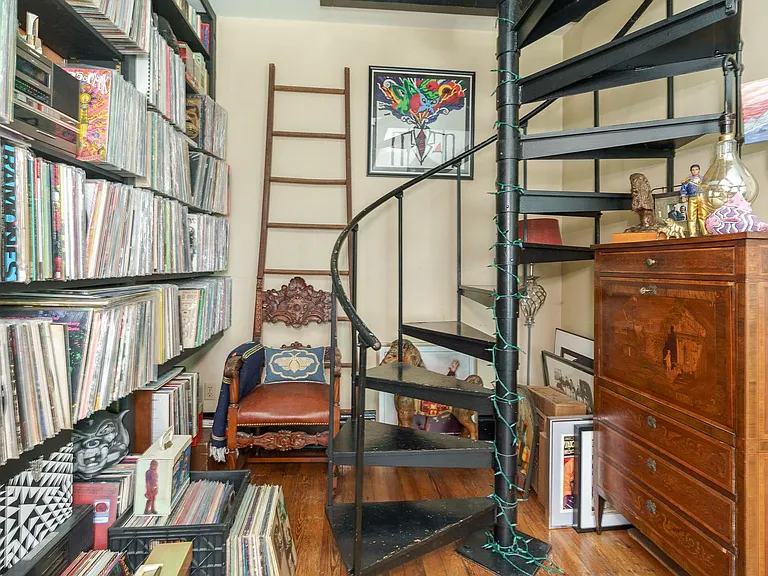 Unique 2 Bedroom in German Village — Photo 41